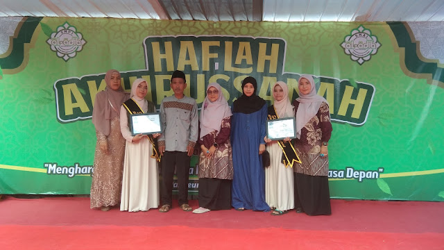 Penuh Haru, SMP dan SMA Islam Al-Adib Gelar Haflah Akhirussanah
