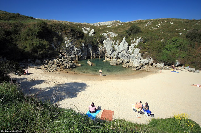 Pantai Gulpiyuri, Pesona Wisata Unik Di Spanyol [ www.BlogApaAja.com ]