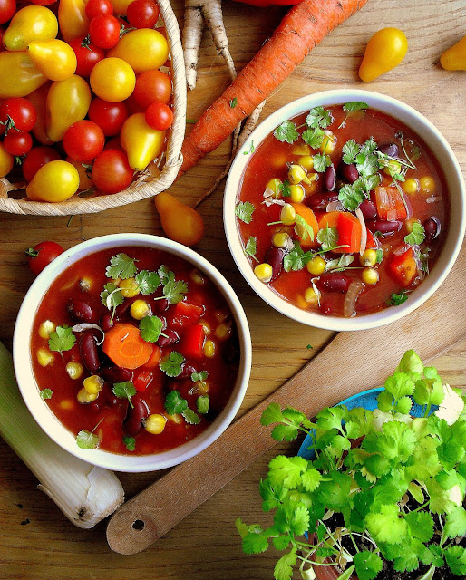 Zupa fasolowa po meksykańsku / Spicy bean soup