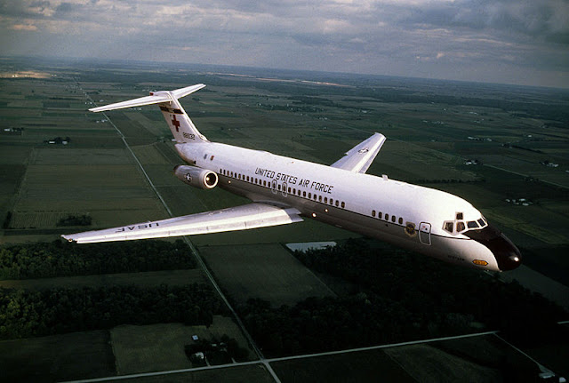 Gambar 39. Foto Pesawat Angkut Militer McDonnell Douglas C-9