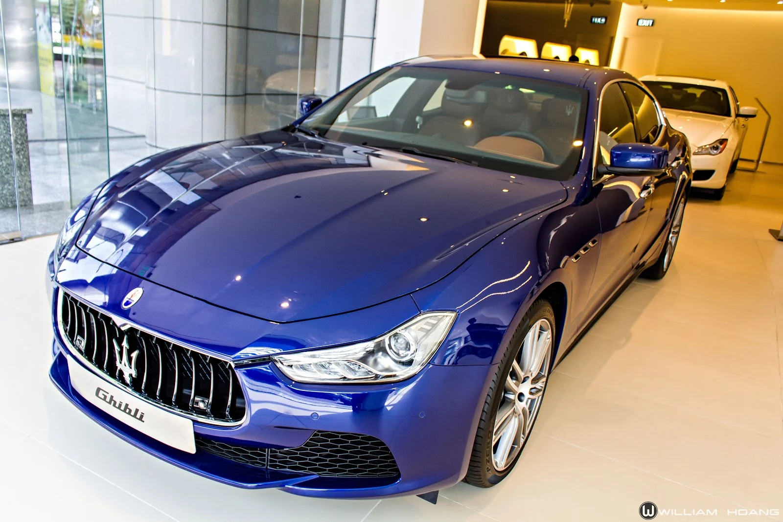 Hào nhoáng như Maserati Ghibli xanh đại dương tại Sài Gòn