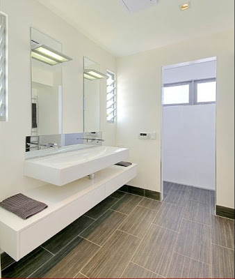 Contemporary House White Bathroom