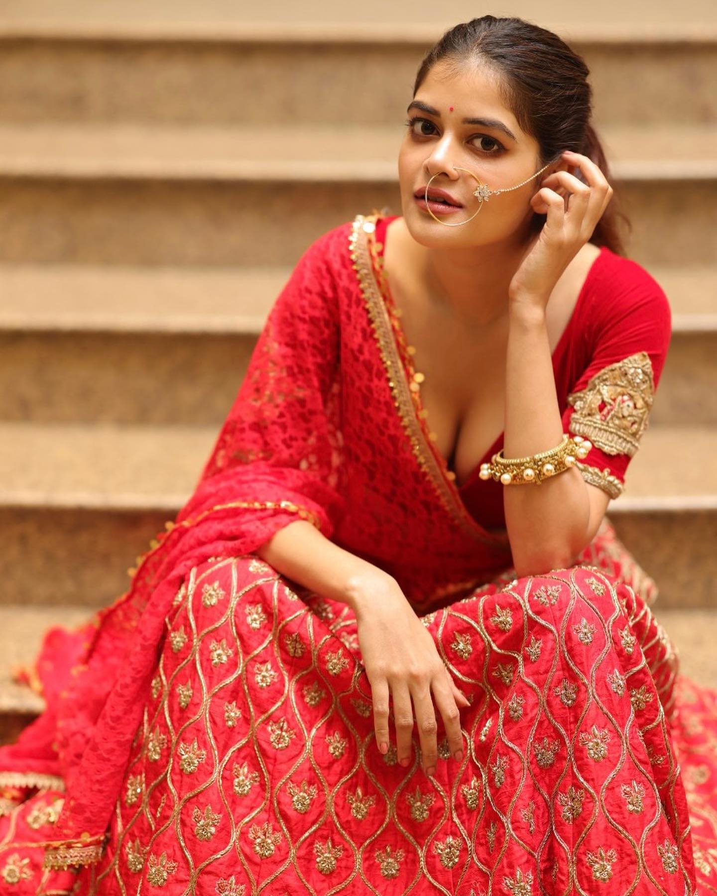 Madhumita-Sarcar-looks-alluring-in-Red-Leheng-See-the-pictures-02-Bengalplanet.com