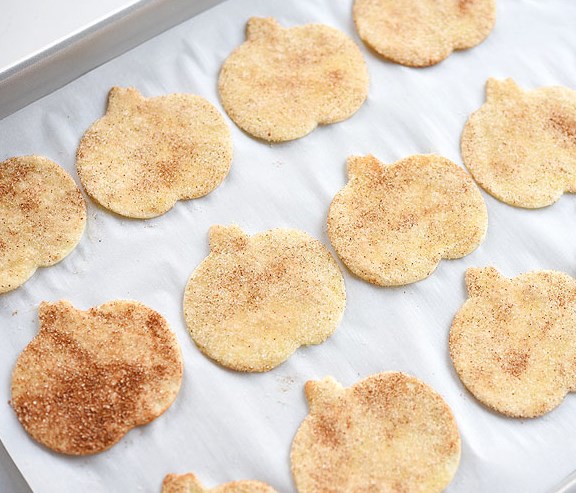 How to Bake Easy (and Addictive) Cinnamon Sugar Chips #desserts #sweets