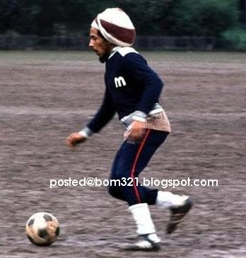 Gambar Bob Marley Main Bola !