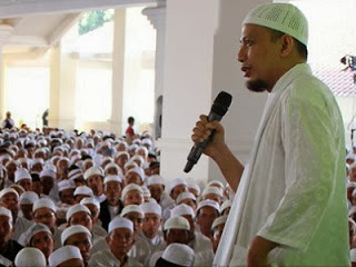 KH Arifin Ilham (foto azzikra.com)