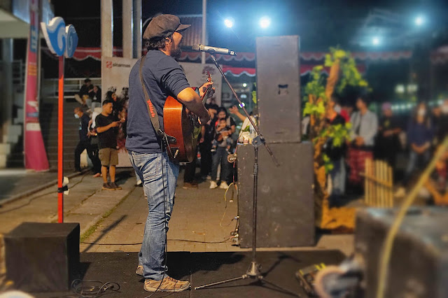 Ragil Jhony Freedom di konser Sawung Jabo