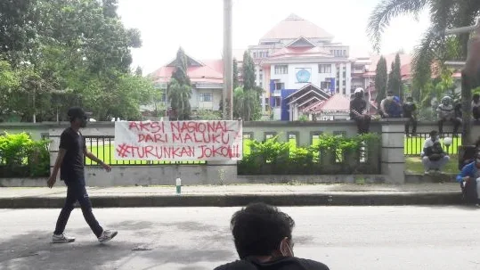 PPKM Lanjut atau Jokowi Turun