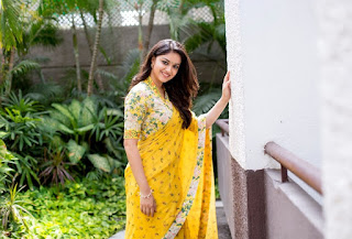 Keerthy Suresh in Yellow Saree with Cute and Awesome Lovely Smile for Mahanati Promotions 2