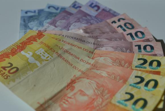 13º salário deve injetar R$ 250 bi na economia até dezembro