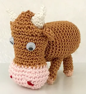 creche crochet boeuf