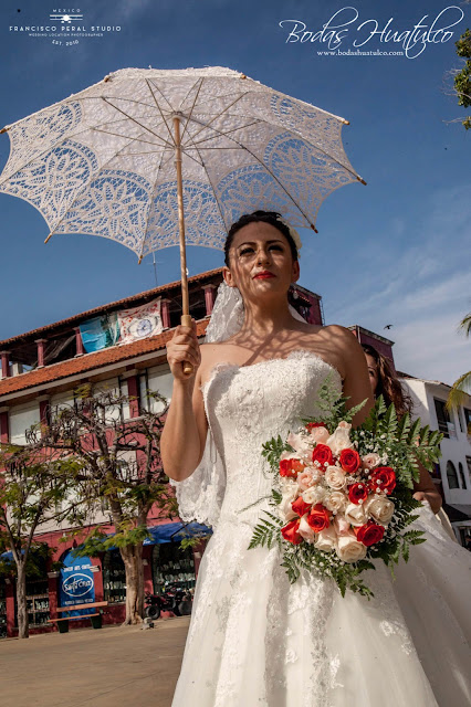 Boda en playa, ramos de novia en color naranja, Beach Wedding, Bodas Huatulco.