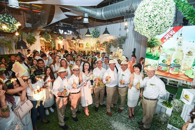 Managing Director Lars Lehmann flanked by the management team of Carlsberg Malaysia officiated the launch of Somersby Elderflower Lime at a media and trade launch held at Morganfield’s Da Men Mall USJ.