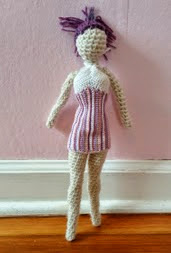 http://translate.googleusercontent.com/translate_c?depth=1&hl=es&rurl=translate.google.es&sl=en&tl=es&u=http://cogaroocrafts.wordpress.com/2013/03/21/crocheted-barbie-pattern/&usg=ALkJrhjB2fq9O_7a566zGkzxqQvRTGA9qA