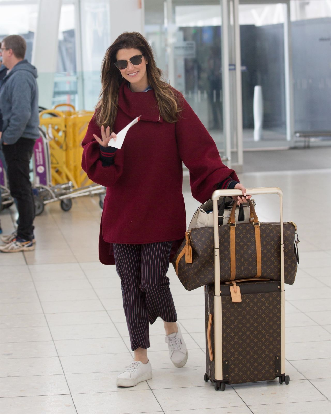 Delta Goodrem travel outfit ideas photo