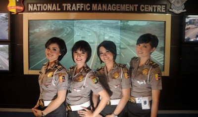  Pretty Policewoman Photos Narcissistic On-Camera