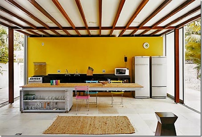 Cozinha. Casa projetada por Nitsche Associados e fotografada por Nelson Kon