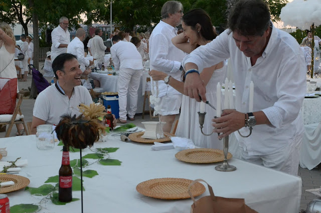 "Sopar en Blanc Mataró"