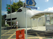 iSite & Bus Stop at Tirau (dogbusstop)