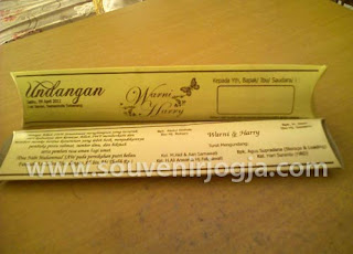 undangan pernikahan kipas box