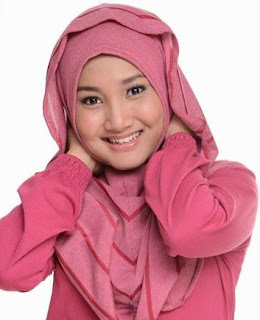 19 Gaya Hijab Dan Baju Muslim Modern Ala Fatin Shidqia Lubis  Model Baju Busana Muslim Terbaru