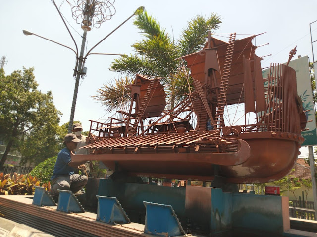 Patung Kapal Pinisi Pinisi Kota Mojokerto