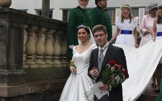 Prince Alexander got married to Princess Hande Macit. Princess Hande wore a wedding gown, diamond tiara