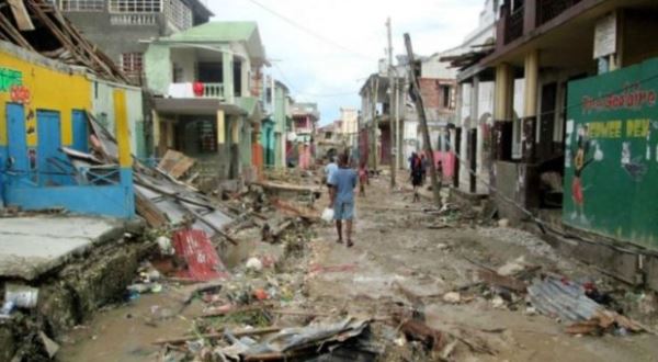 إعصار ماثيو يقتل أكثر من 800 شخص في هايتي ويثير زعر أمريكا