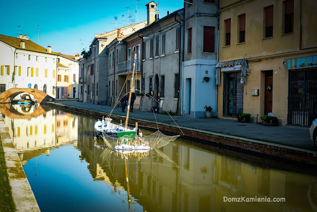 Dom z Kamienia, Comacchio