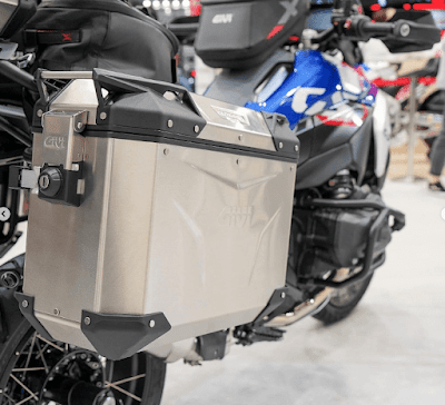 Valigie Trakker Outback Evo di Givi per BMW R1300GS.