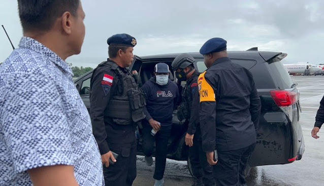 Polda Papua Backup Pengamanan Ricky Ham Pagawak (RHP) Hingga Diberangkatkan ke Jakarta.lelemuku.com.jpg