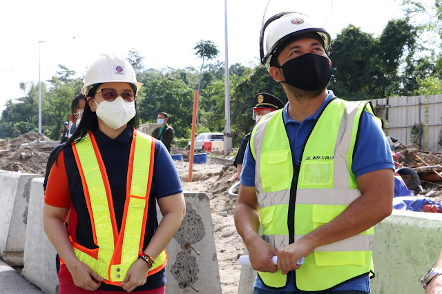 Public Works Sec. Mark Villar and SBMA Chairman and Administrator Wilma T. Eisma inspect project developments along  Subic Freeport Expressway