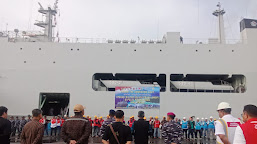 Atasi Cuaca Ekstrem TNI AL Kerahkan Kapal Perang Kirim Logistik Ke Karimun Jawa