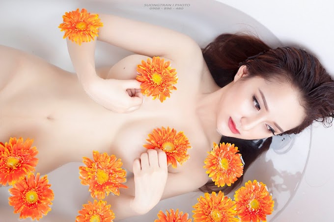 Beauty Vietnamese Model Phan Thao Sexy Bath