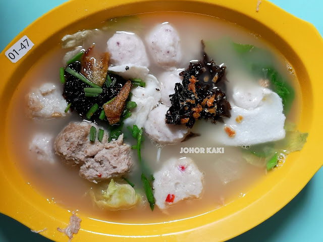 Dong Fang Hong Sotong Ball Seafood Soup. Best Food @ Hong Lim Food Centre 东方红墨鱼什锦汤