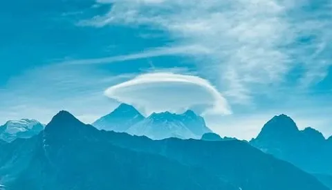 Mount Everest panoramic view