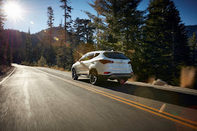 Rear 3/4 view of 2017 Hyundai Santa Fe Sport