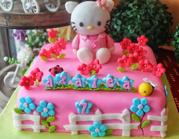 Hello Kitty Cake