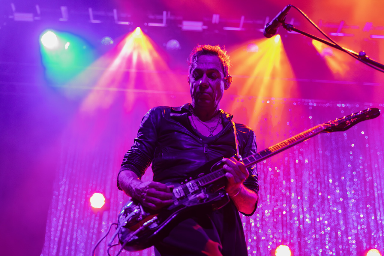 Jamie Hince of The Kills @ the Fox Theater (Photo: Sean Reiter)