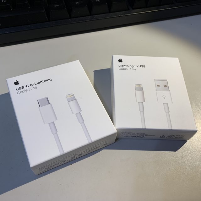 USB-C to Lightning Cable & USB to Lightning Cable Box Top