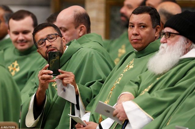 Đức Giáo hoàng: Hãy nghiện gặp Chúa, đừng nghiện điện thoại di động