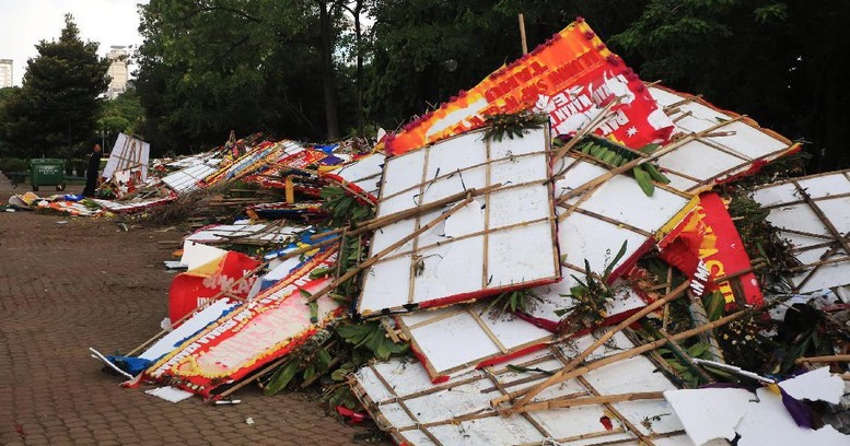 Begini Nasib Tragis Karangan Bunga Ahok-Djarot di Monas 