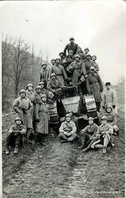 Soldats et tank FT7 Renault