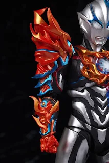 REVIEW SHFiguarts Ultraman Blazar: Fadoran Armor, Bandai