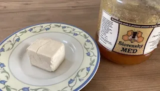 Изпитана рецепта от мед мая и мляко за бърз разтеж на косата