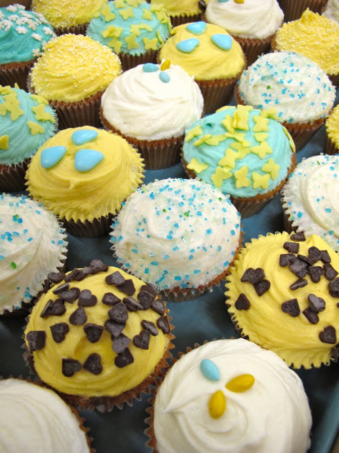 Here 39s some fun turquoise and yellow cupcakes we did for Natalie 39s wedding