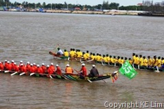 Boat team red and yellow_com