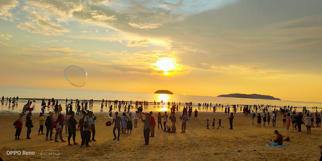 Melihat Matahari Terbenam di Pantai Tanjung Aru, Kota Kinabalu