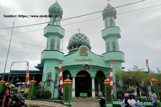 rekomendasi Tempat Wisata Religi di Indonesia Timur masjid jami ambon