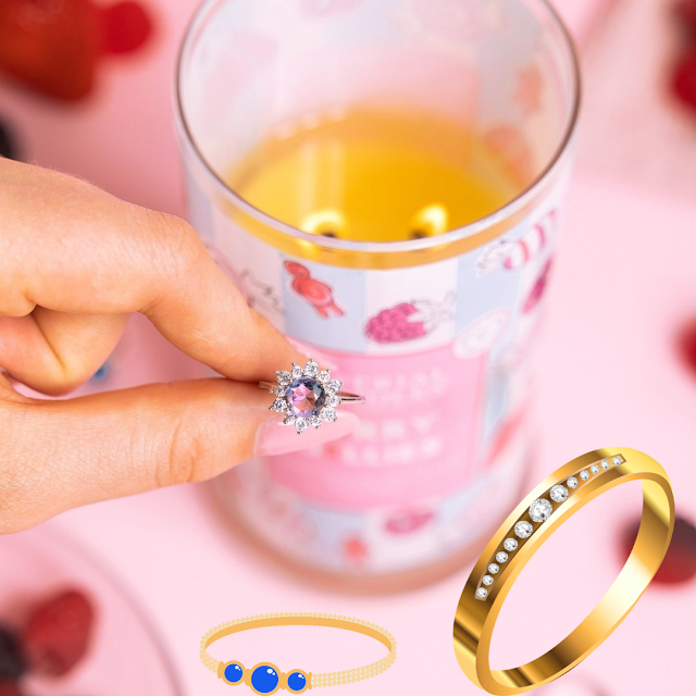 Scented candles with a ring